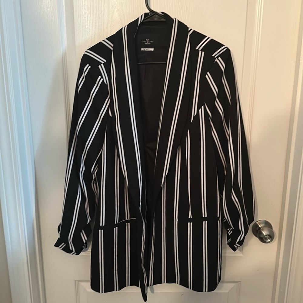 Black and white blazer size 1X
